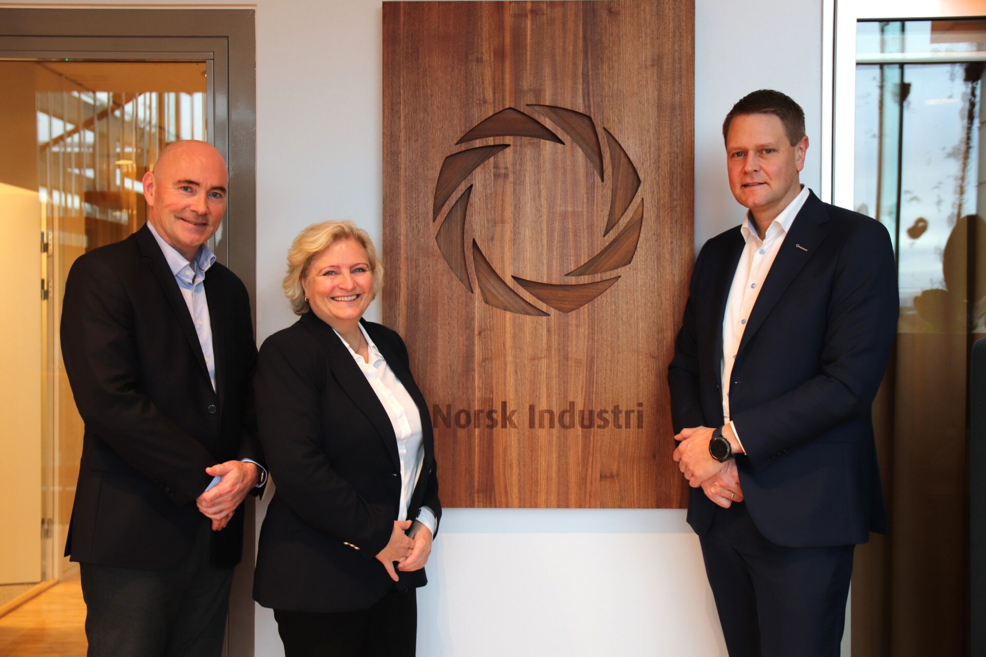 Fra venstre: Styreleder i Norsk Bergindustri, Ole Christian Selsås, generalsekretær i Norsk Bergindustri, Anita Helene Hall, og administrerende direktør i Norsk Industri, Harald Solberg. (Foto: Norsk Industri)