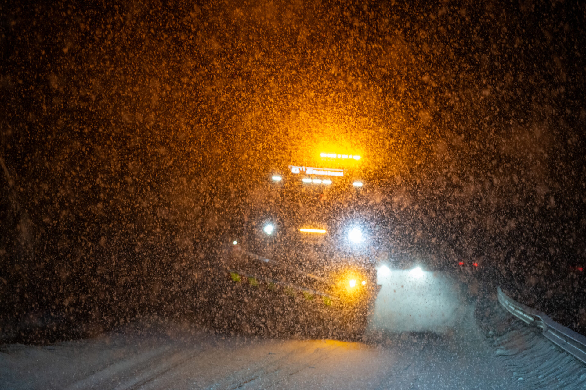 I vinter vil Statens vegvesen prøve ut en egen kolonne for tungbiler over E134 Haukelifjell. Dette blir en kolonne når den ordinære kolonnen stopper. Med krevende forhold over fjellet, blir det strenge krav til både kjøretøy og sjåfør for å bli med. (Foto: Bård Asle Nordbø, Statens vegvesen)