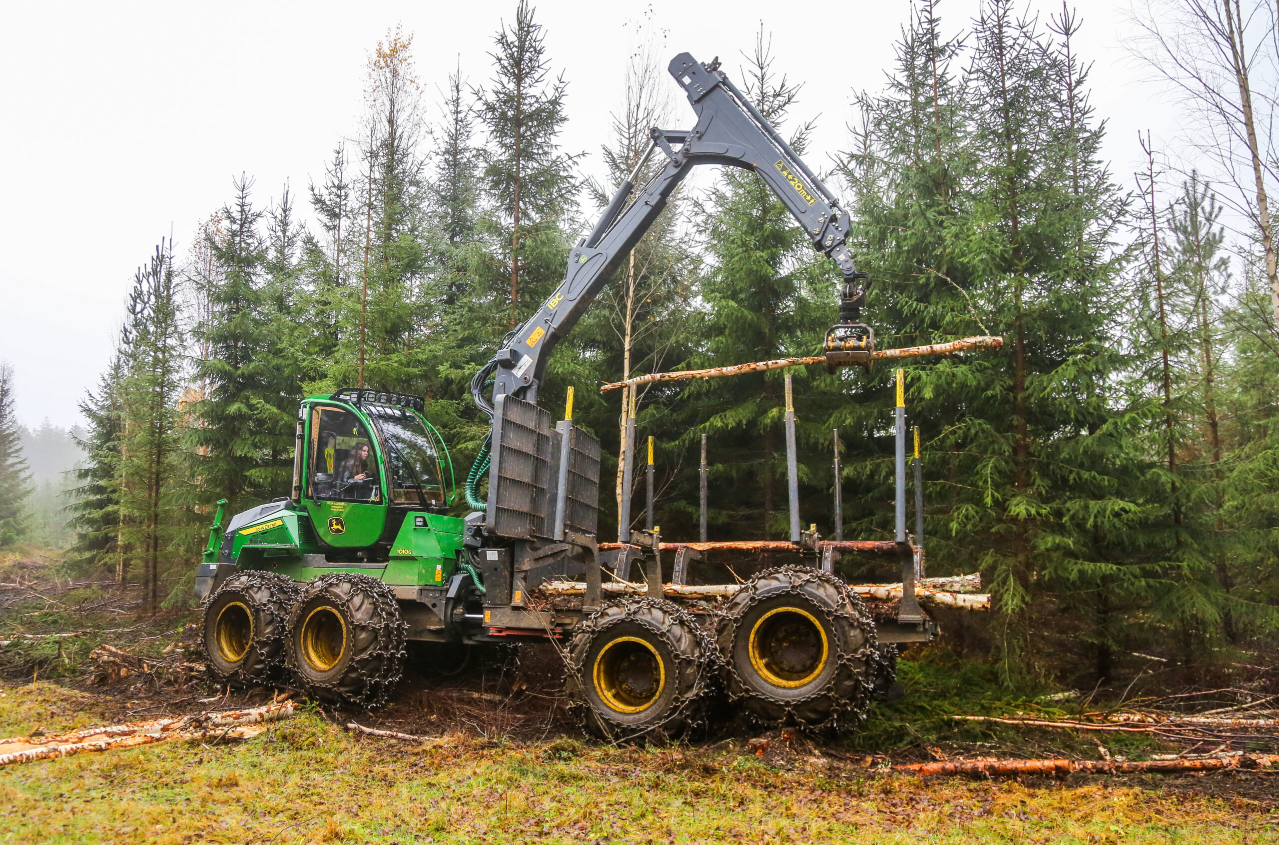 Holth Skogsdrift AS har nå 21 skogsmaskiner og 26 heltidsansatte, pluss noen innleide, og er en stor aktør i bransjen. (Foto: Runar F. Daler)