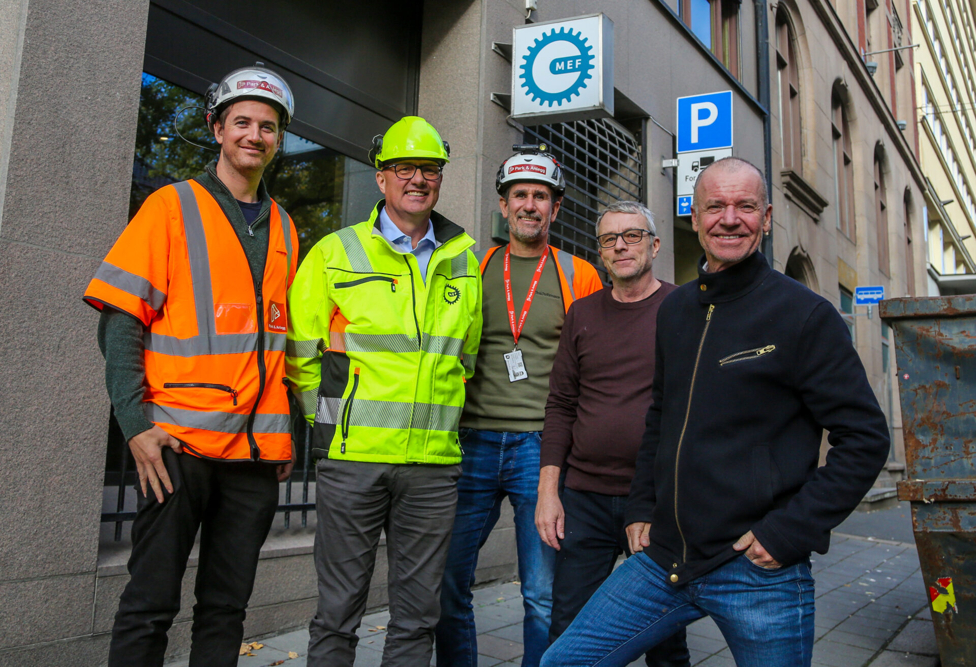 Gjengen bak oppussingen: Kristian Degnes (Park & Anlegg) Paul Olaf Baraas (MEF), Fredrik Johander (Park & Anlegg) Roger Drange (Dranges Takst og Bygg) og Roger Ingebrigtsen (MEF). (Foto: Runar F. Daler)