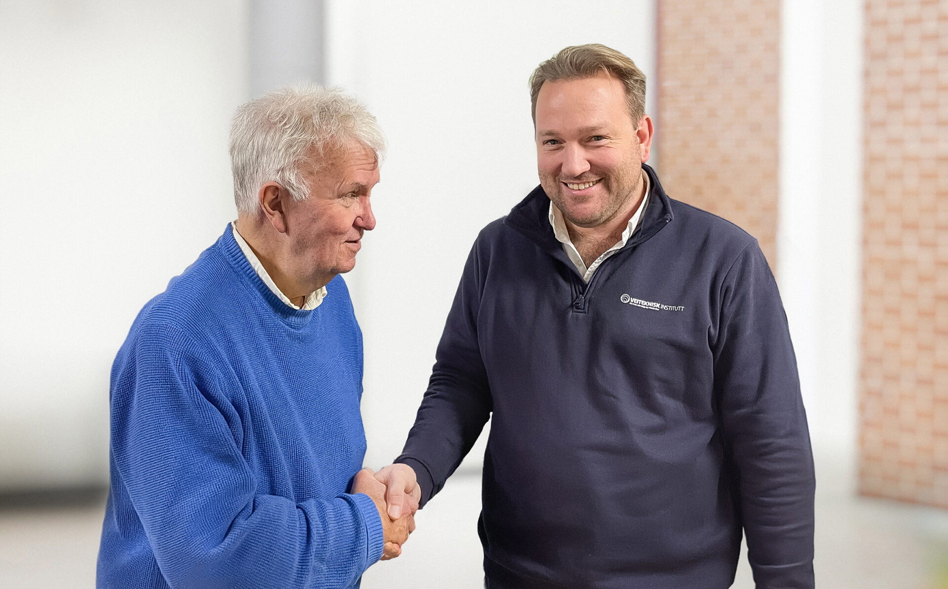 Avtroppende og påtroppende daglig leder hos Veiteknisk Institutt, Eirik Wulvik og og Andreas G. Birkeland. (Foto: Veiteknisk Institutt)