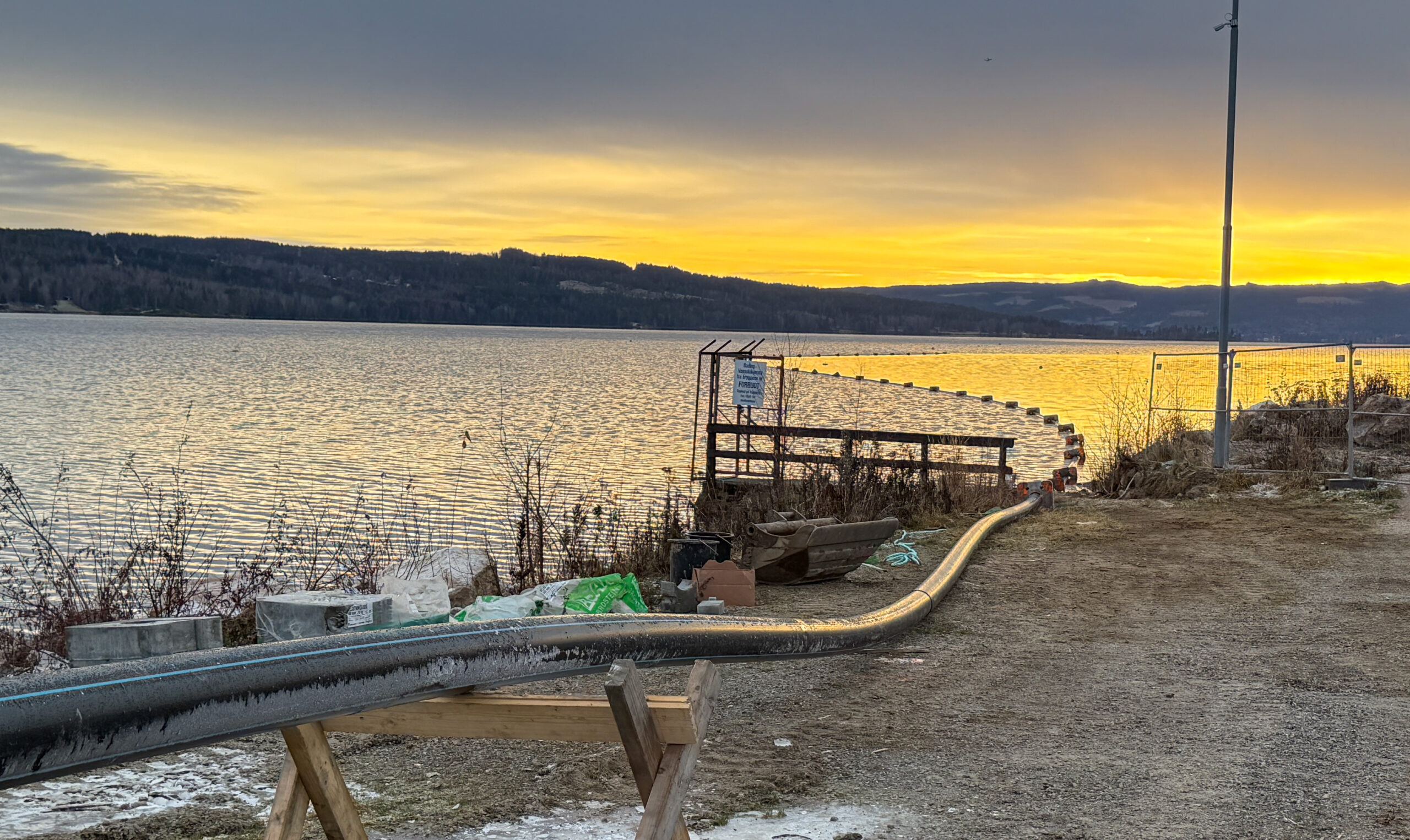 I VA-prosjektet i Hurdal inngår også 1,5 kilometer lang sjøledning tvers over Hurdalssjøen. (Foto: Njål Hagen)