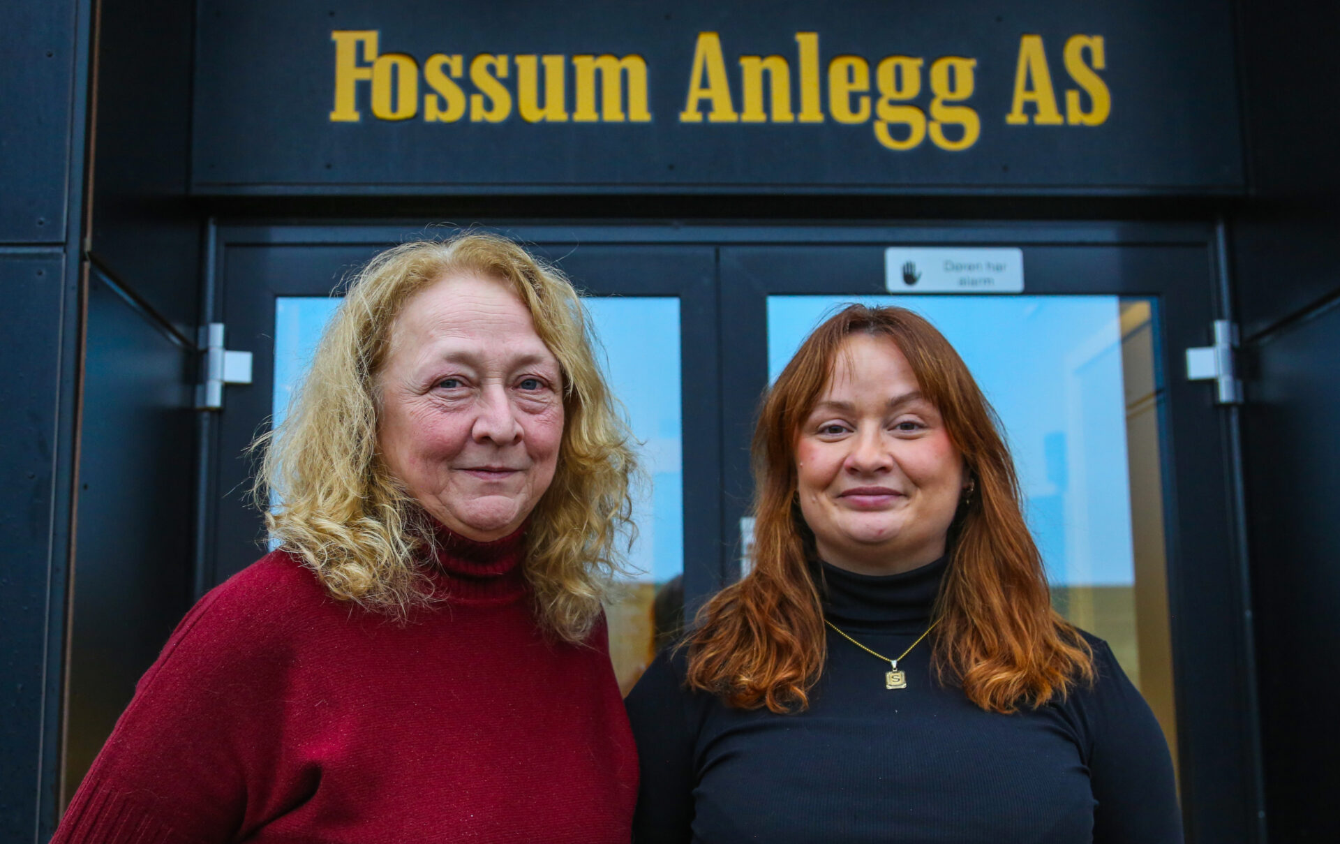 Trine Birkelund og datteren Christine mistet brått ektemann og far. Midt oppe i sorgen oppsto en rekke utfordringer for bedriften, som de måtte ta tak i. (Foto: Runar F. Daler)