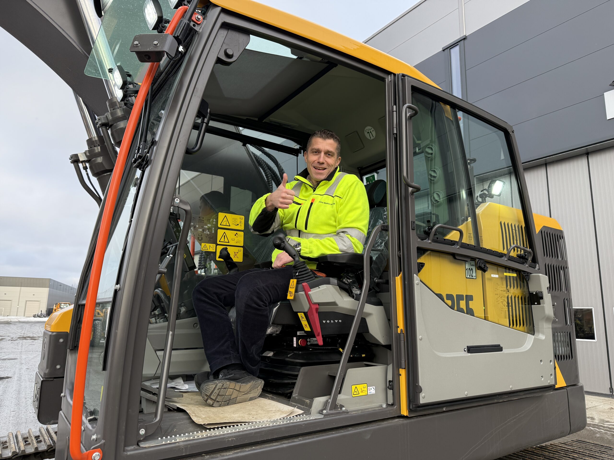 Produktsjef Stian Brække gleder seg til å vise den nye korthekkeren for norske entreprenører. (Foto: Njål Hagen)