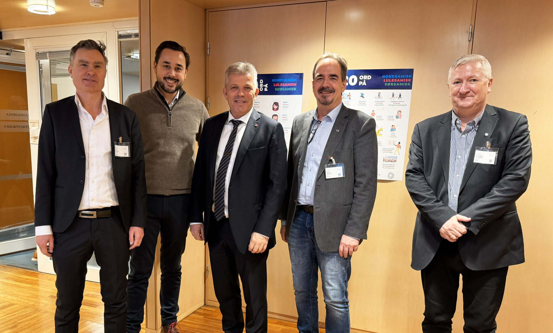 Maskinentreprenørenes Forbund (MEF) og Norsk Arbeidsmandsforbund (NAF) på besøk hos kommunal- og distriktsministeren. Fra venstre: Finn N. Bangsund (MEF), Fredrik Tronhuus (MEF), kommunal- og distriktsminister Bjørnar Selnes Skjæran, Brede Edvardsen (NAF) og Trond Erik Thorvaldsen (NAF). (Foto: MEF)