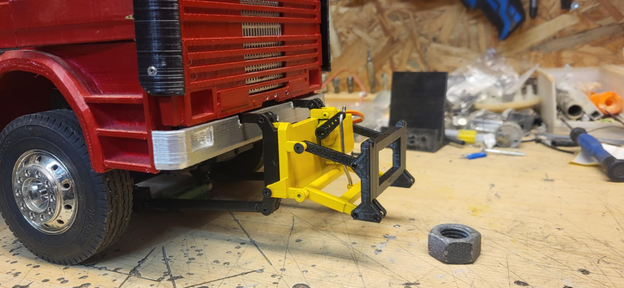 Plogfeste med brøyteplate og parallellprogram. (Foto: privat)