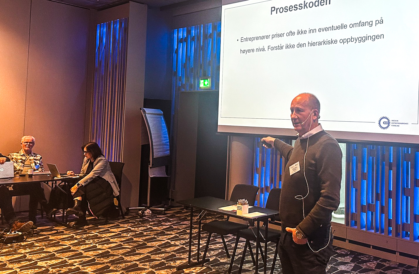 Jørn C. Evensen, MEFs regionsjef Sørøst, snakket om prosesskoden. (Foto: MEF)