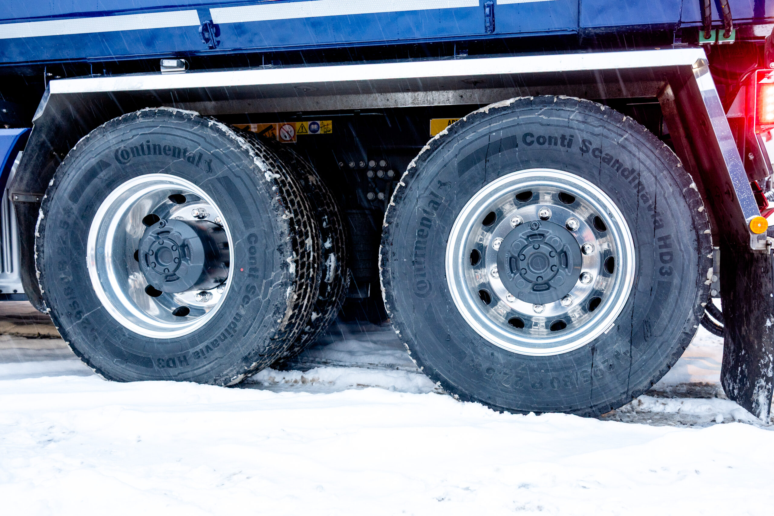 TANDEM: Den nye bilen til Becker Anlegg har tandem og navreduksjon. (Foto: Norsk Scania)