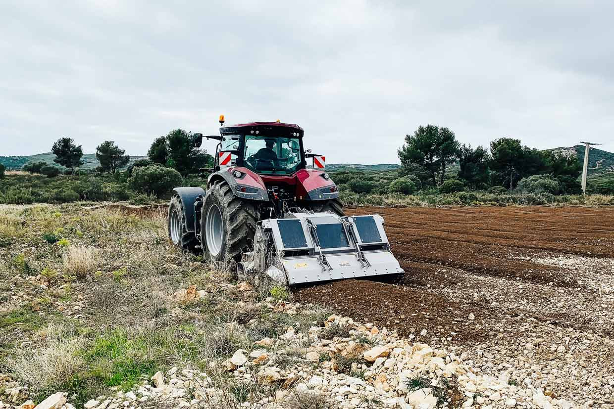 PTO-dreven steinknuser er en av mange produkter fra FAE. (Foto: produsenten)