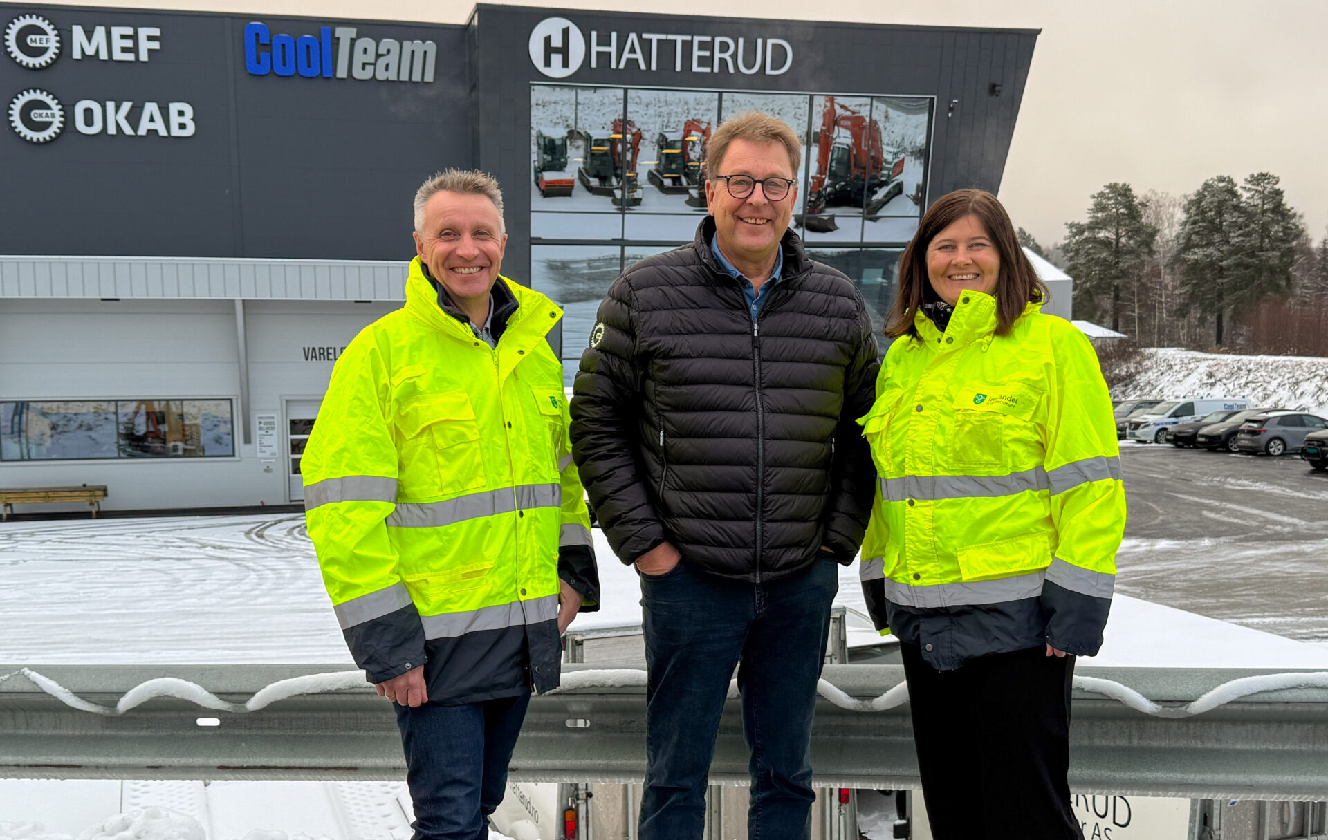 MEF har jevnlig dialog med Innlandet fylkeskommune. Fra venstre: Arne Fredheim, seksjonssjef vei, Innlandet fylkeskommune, Leiv Peter Blakstad, regionsjef i MEF, og Iselin Vistekleiven (Ap), utvalgsleder for samferdsel i Innlandet fylkeskommune. (Foto: Njål Hagen)