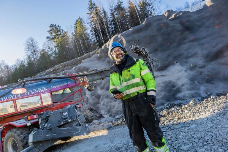 Ken Terje Moen har 12 års erfaring med SmartDok og setter pris på at appen er intuitiv og enkel å bruke, selv under krevende forhold ute på anlegget.