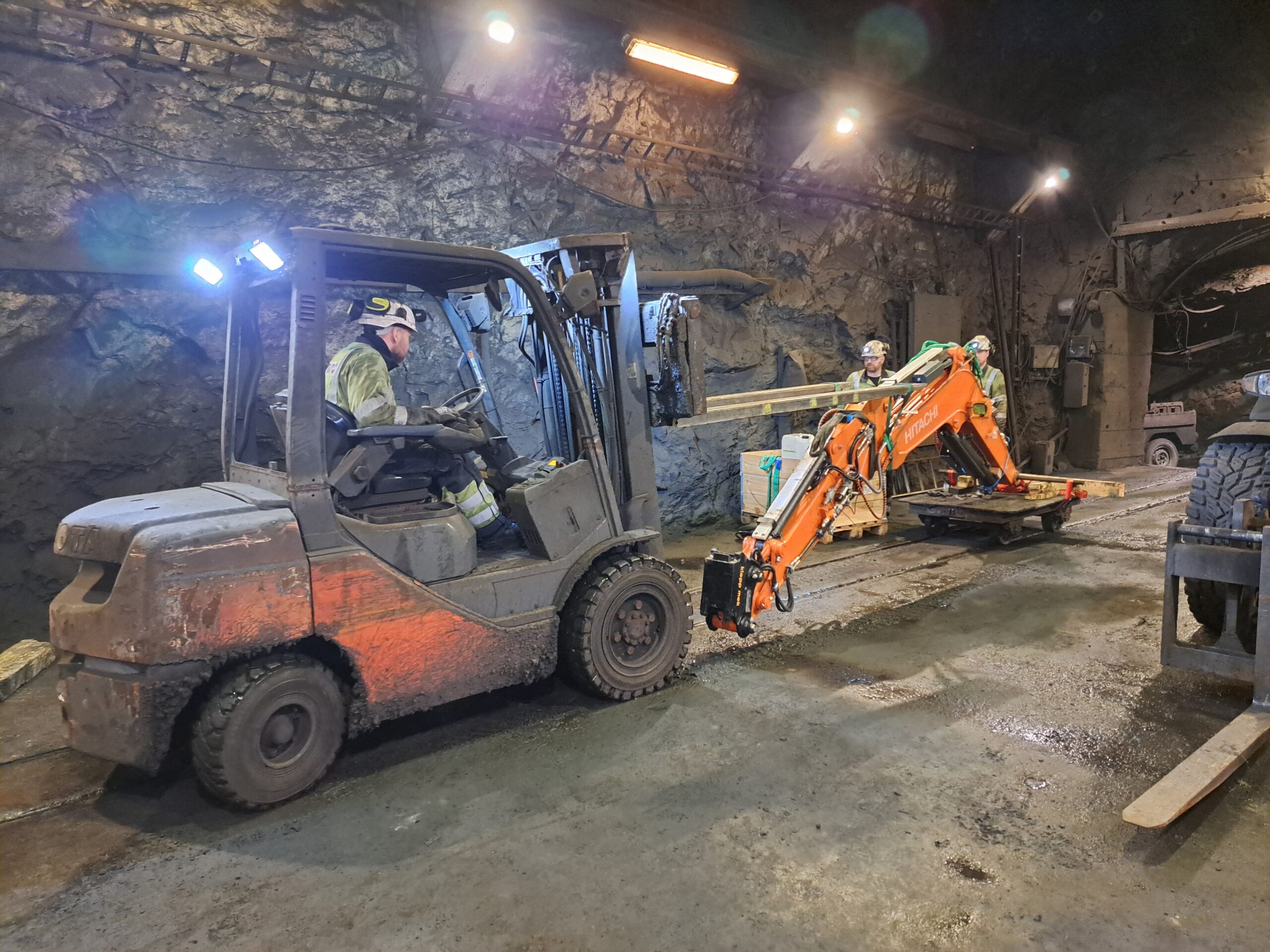 Sammenmontering av stikke og bom. (Foto: Nasta)