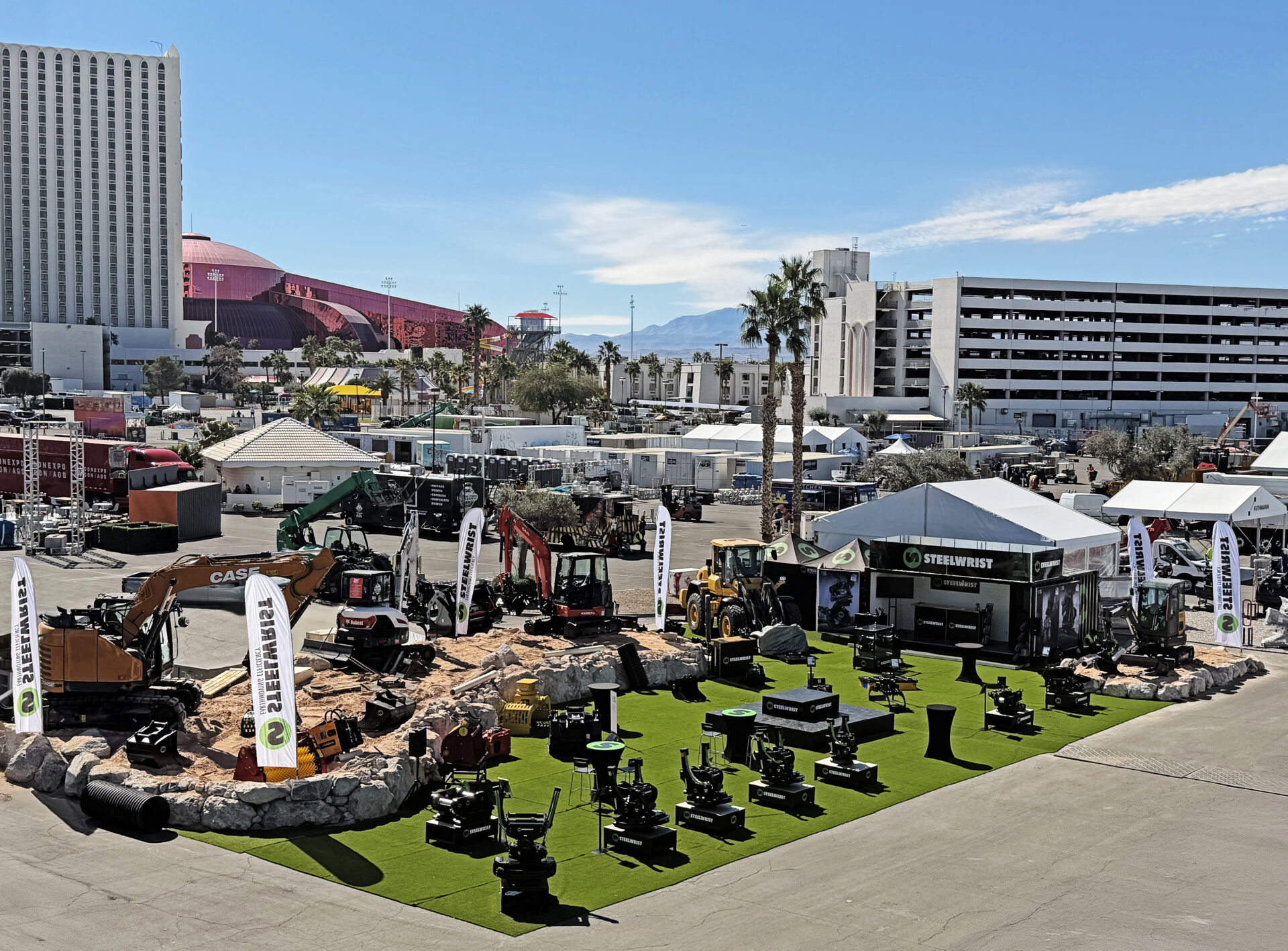 I tillegg til produktnyheter vil besøkende på Steelwrist-standen på Conexpo, i Las Vegas, få oppleve livedemonstrasjoner av tiltrotatorer og automatiske hurtigfester. (Foto: Steelwrist)