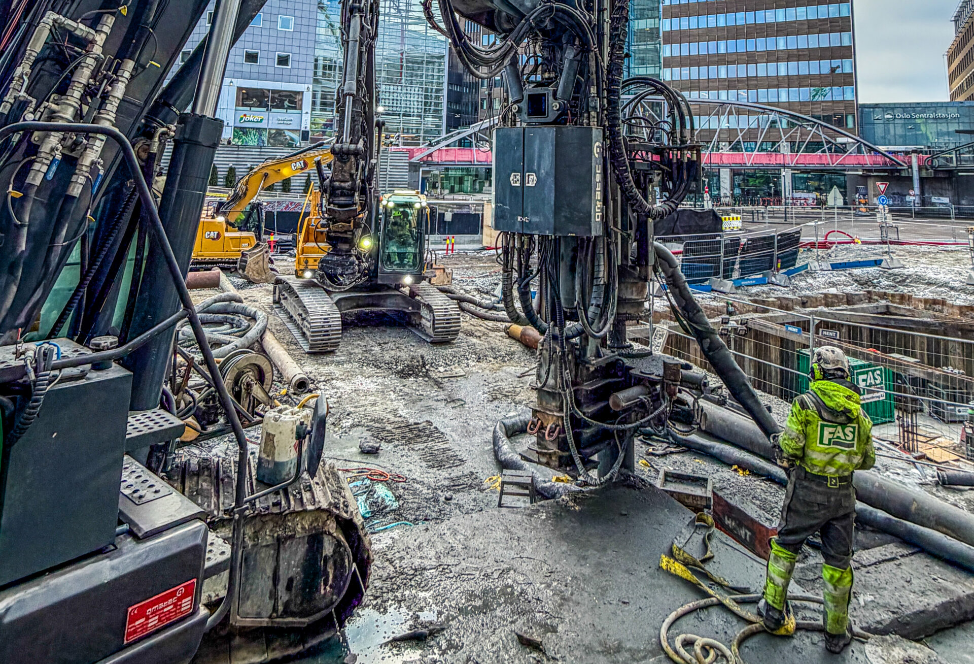Det er ikke ofte det bygges høyhus i Norge. Snart vil 108,5-meter høye Over Spektrum reise seg her. (Foto: Runar F. Daler)
