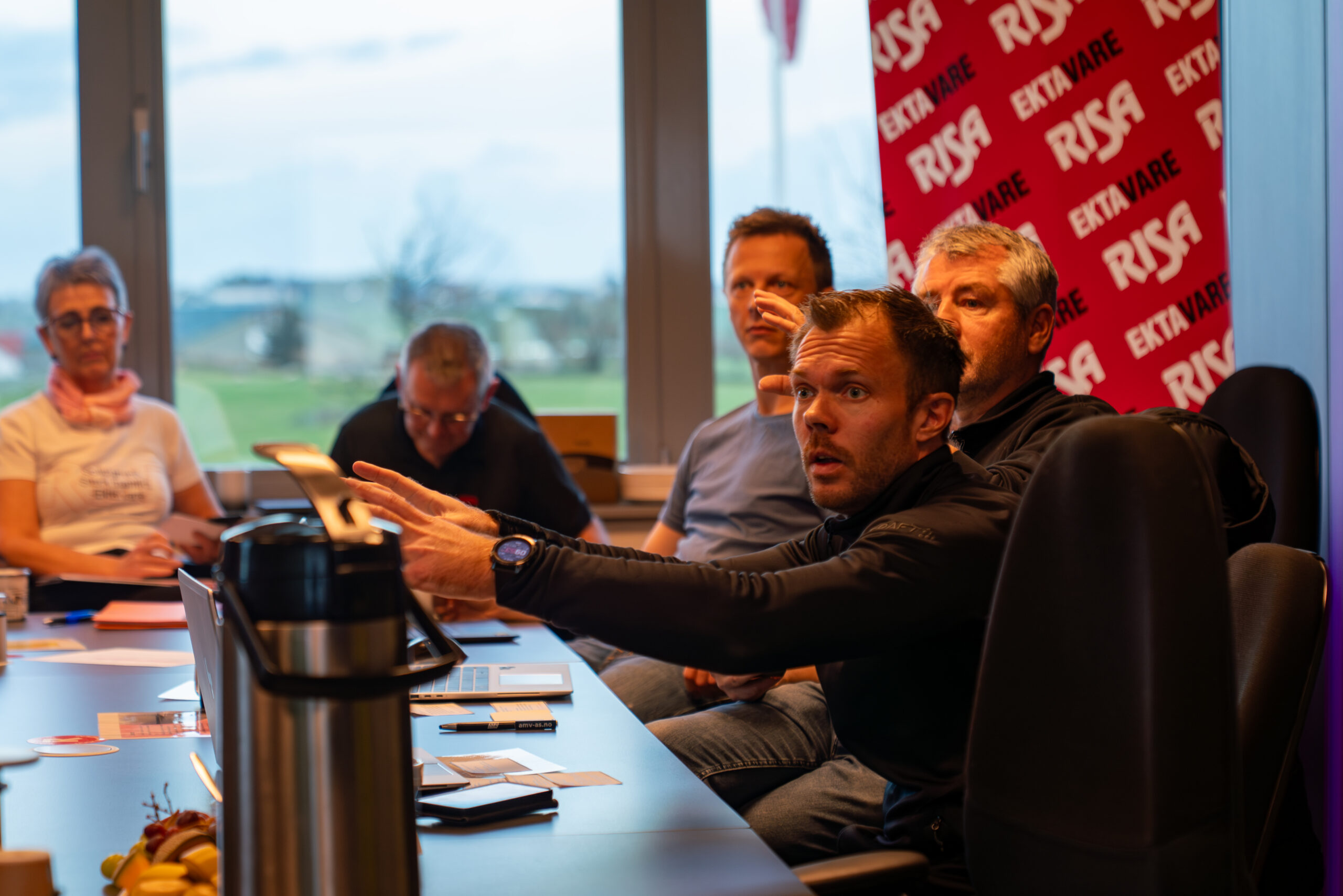 Engasjerte deltakere i beredskapsøvelsen. (Foto: Risa)