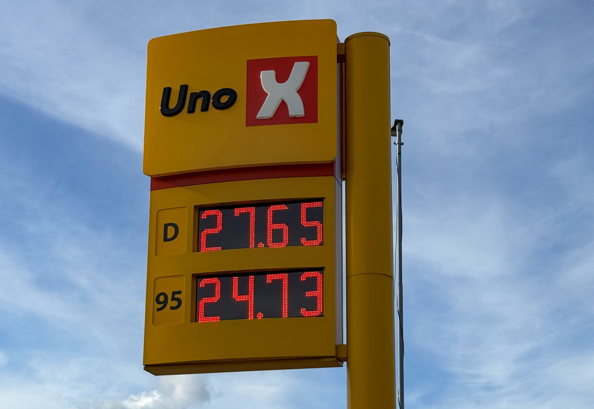 Et flertall på Stortinget går inn for å hastebehandle mulig kutt i drivstoffavgiftene torsdag 26. mars. (Foto: Njål Hagen)