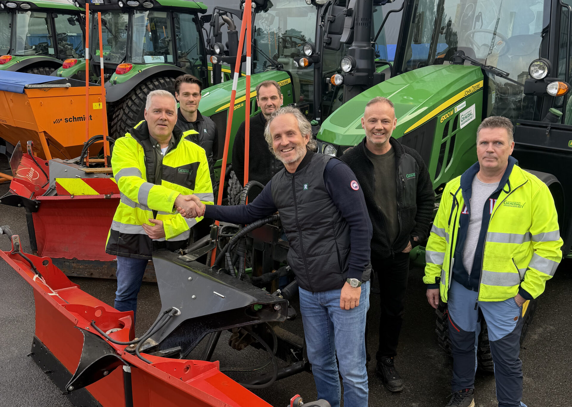Daglig leder i Gravdal Hage og Anlegg, Frode Ramsli (t.v.) og daglig leder og eier i R konsern og Risa, Bjørn Risa. Foto: R Landskap)