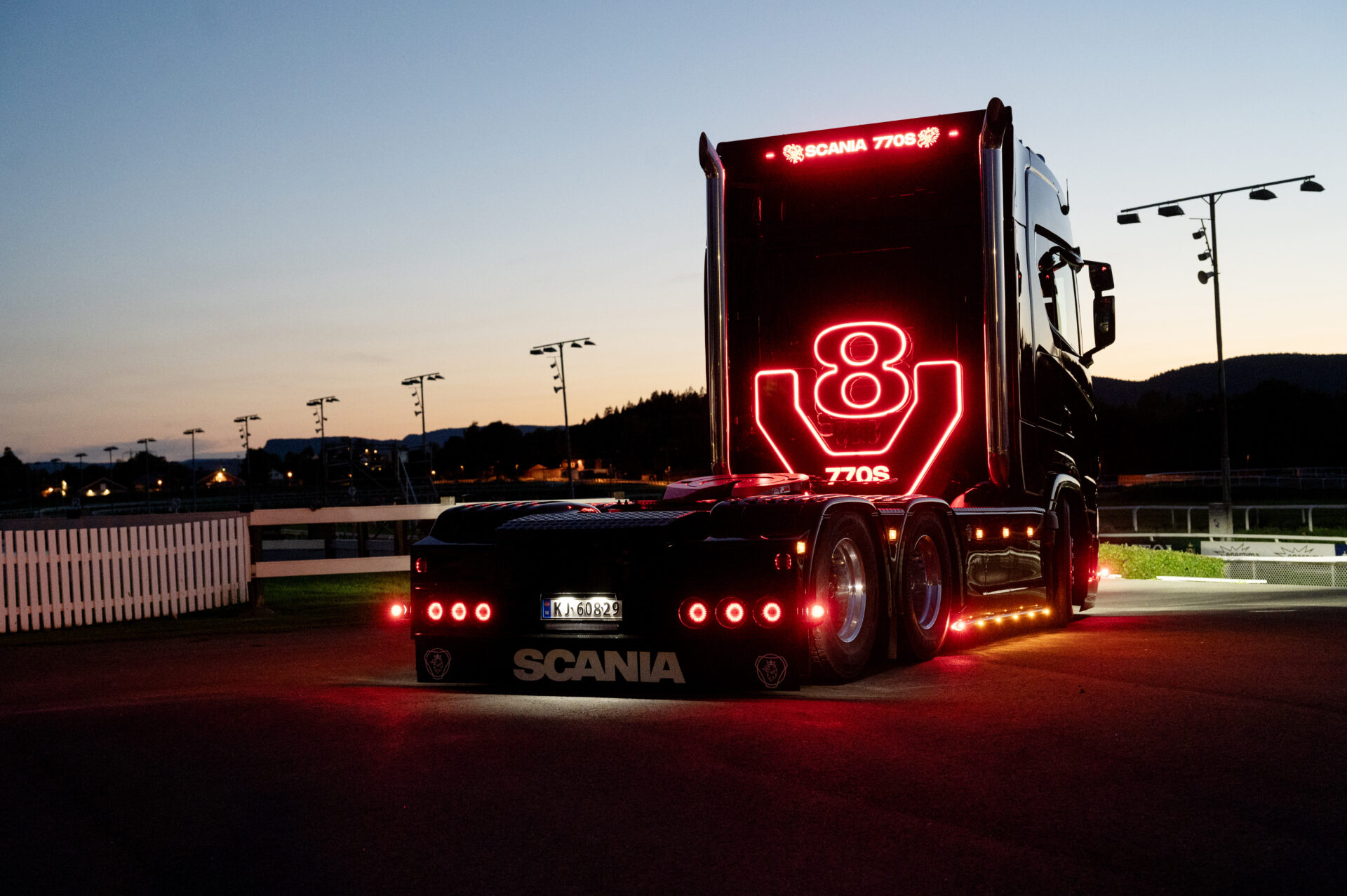 Scania har utropt 10. mars til V8-dagen. (Foto: Scania)