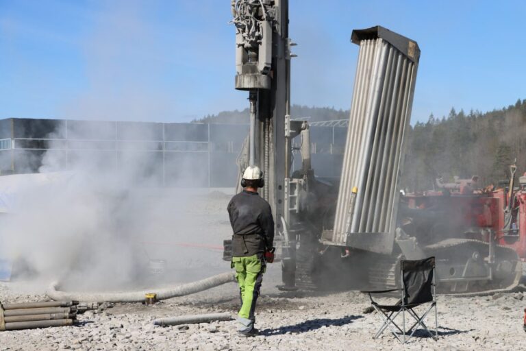 Ny veileder: Skal styrke arbeidet mot helsefarlig kvartsst&oslash;v