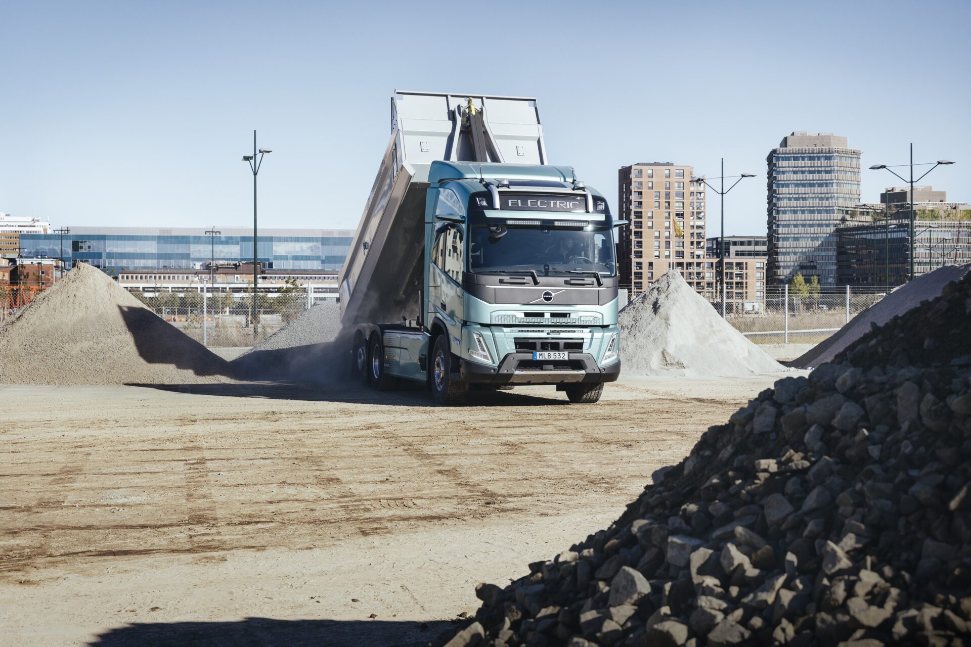 Volvo Trucks oppgraderer hele rangen av elektriske lastebiler. FMX Electric får rekkevidde opptil 470 km på én lading. (Foto: Volvo Trucks)