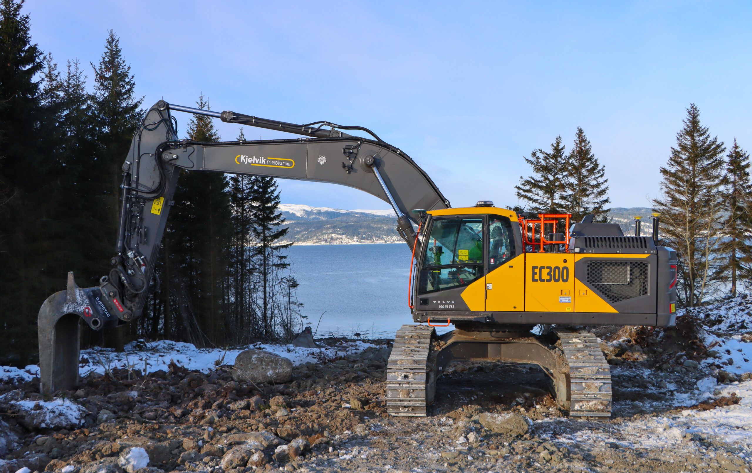Volvo EC300F High Walker har undervogna til EC400, og er både høyere, bredere og tyngre enn standard EC300-graver. (Foto: Njål Hagen)