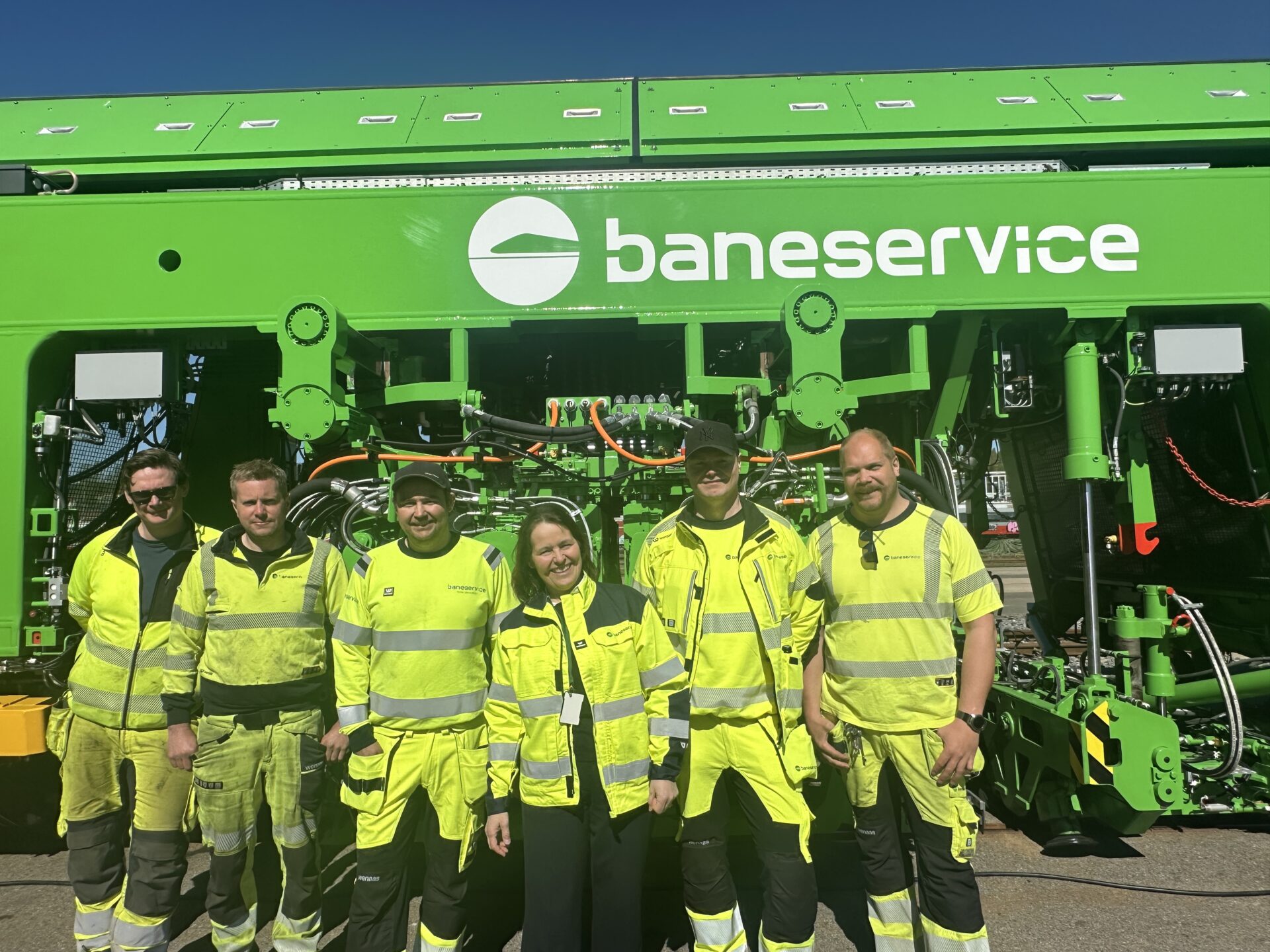 Adm.dir. i Baneservice, Kjersti Kanne, med kollegaer. (Foto: Baneservice)
