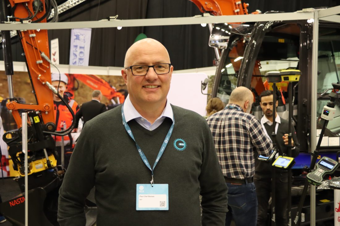Messegeneral Paul Olaf Baraas ønsker velkommen til Anlegg 2026, som arrangeres 8.–10. mai på Haugaland Travpark. (Foto: Njål Hagen)