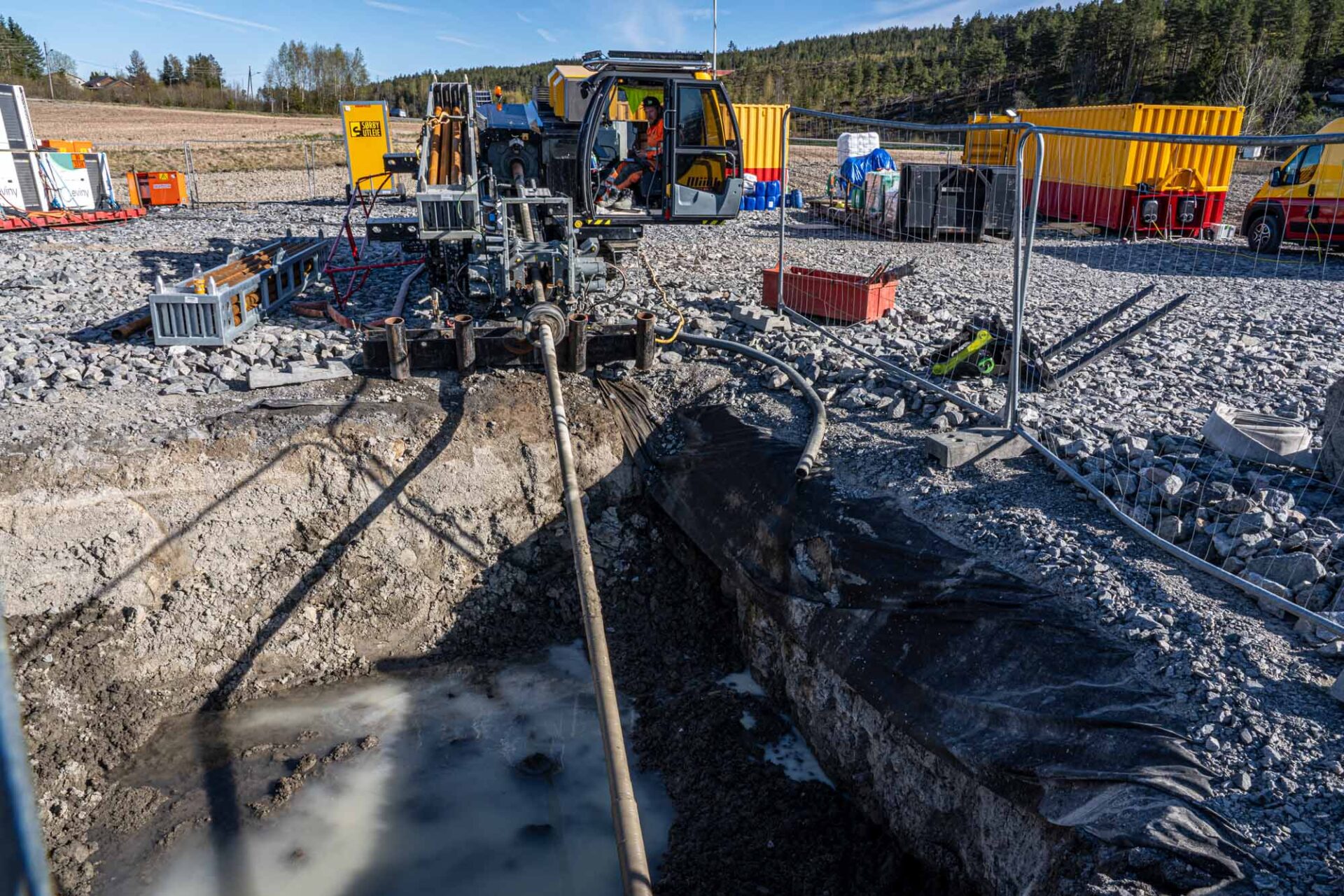 For Olimb Anlegg AS representerer Dalen etappe 2 også noe mer enn rollen som NoDig-spesialist. Her er selskapet totalentreprenør (TE) på det kommunale VA-prosjektet, med fullt ansvar for planlegging, prosjektering, utførelse og ferdig leveranse til byggherren. (Foto: Jørn Søderholm, Praktisk Talt AS)