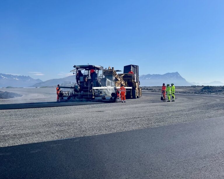 Asfalteringen i gang ved Nye Bodø lufthavn