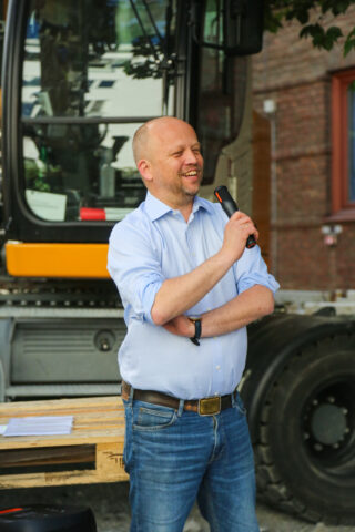 Sp-leder Trygve Slagsvold Vedum presiserte at anleggsbransjen er en kjempeviktig næring for å ta vare på Norge og bygge hele landet. (Foto: Runar F. Daler)