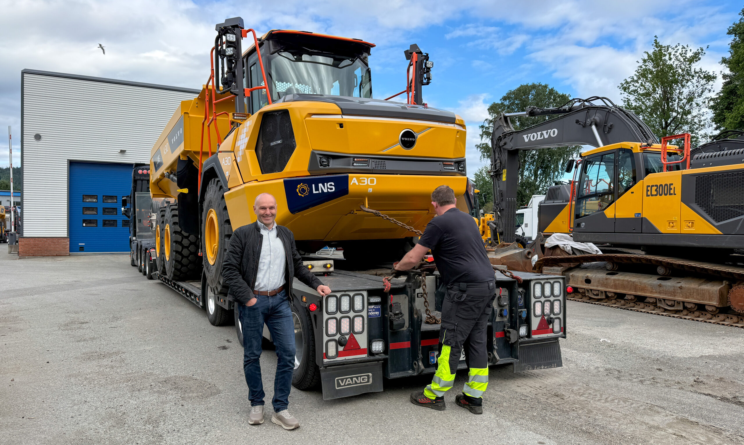 Det er David Kristianslund, teknisk direktør i Volvo Maskin, som har stått for salget av de elektriske dumperne til LNS. (Foto: Njål Hagen)