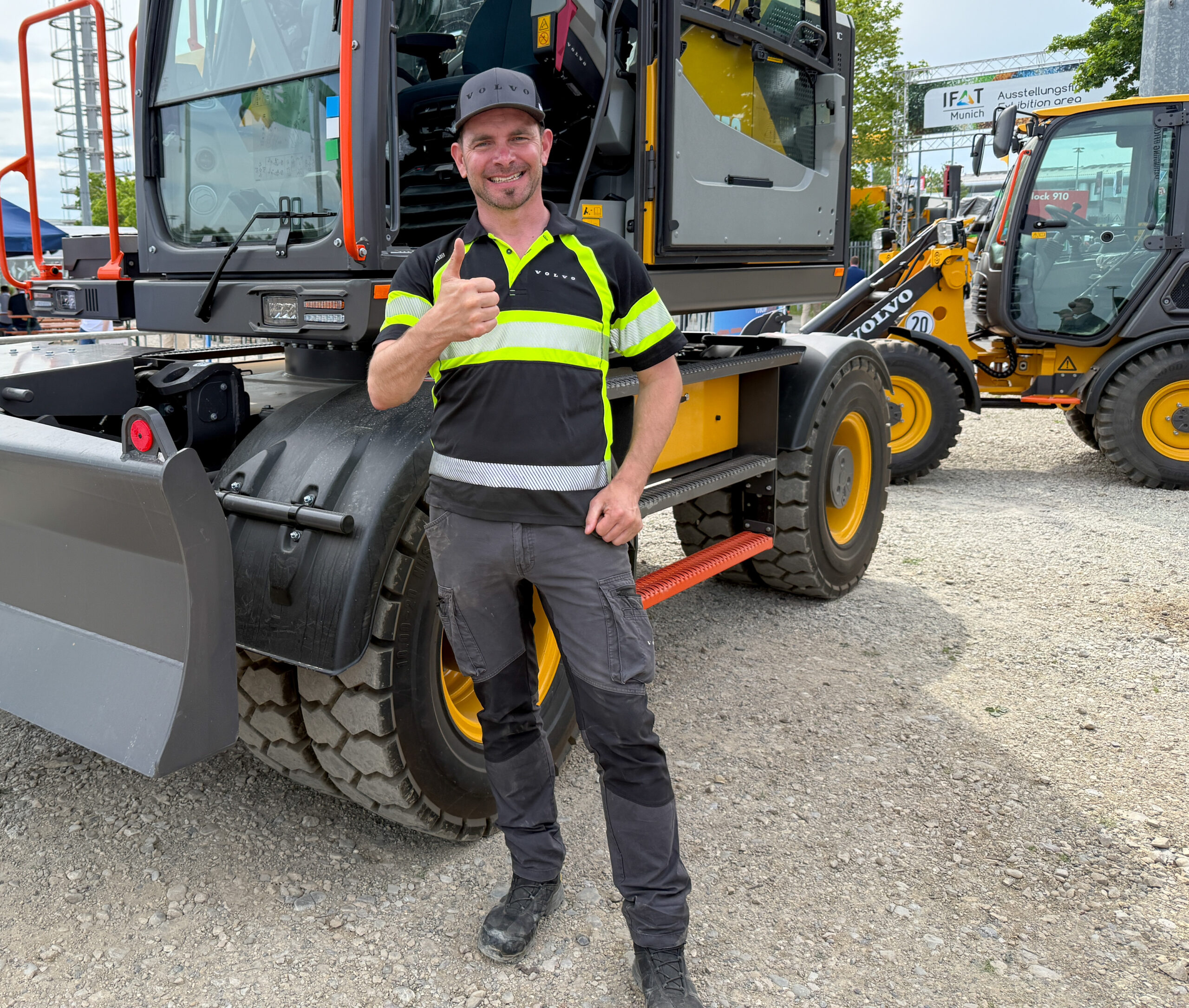 Peter Bauer, segmentleder ved Volvofabrikken i Konz i Tyskland, gleder seg over å kunne tilby EWR150 Electric til kundene. (Foto: Njål Hagen)