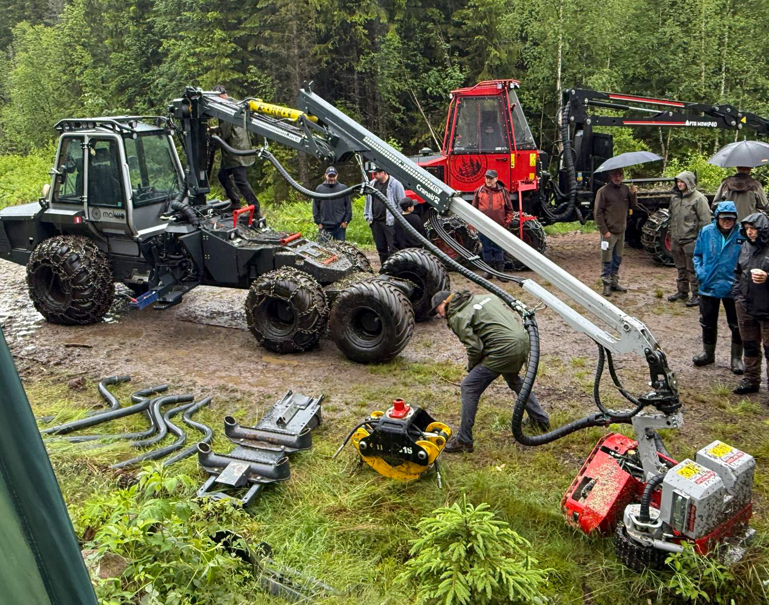 Her demonstreres bytte fra hogstmaskin til lassbærer. (Foto: Thomas Børke/Komatsu Forest)