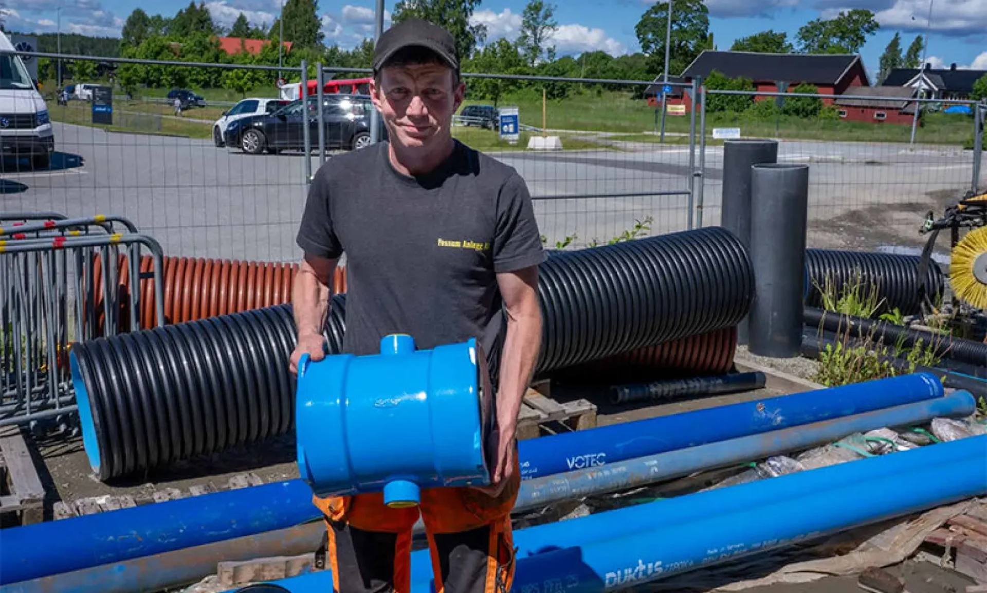 Når rør og deler fra ulike fabrikater blandes sammen, kan det by på problemer i grøfta, ifølge Per Ivar Nygård i Fossum Anlegg. (Foto: Jørn Søderholm, Praktisk Talt AS)