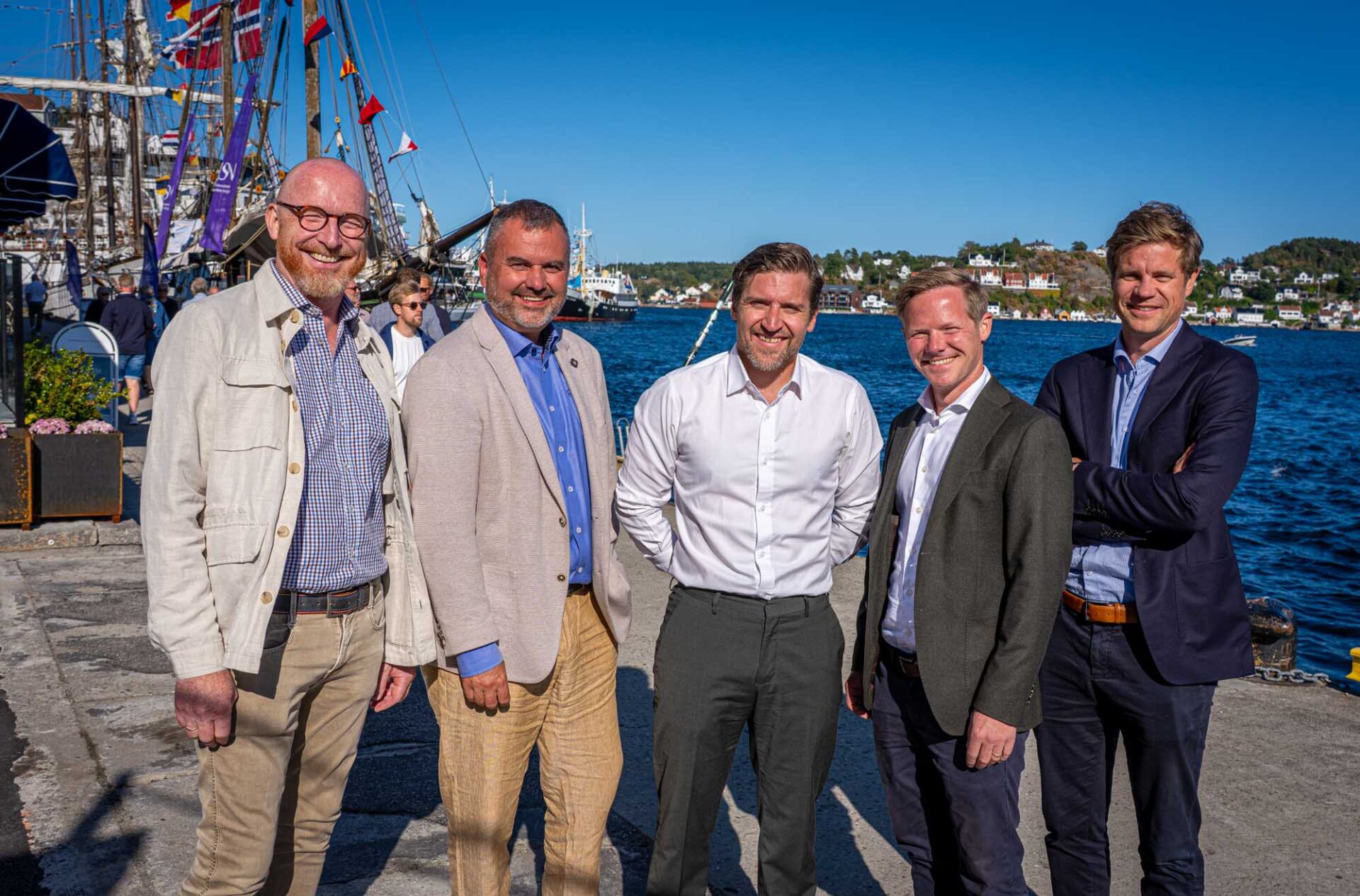 LANSERER INFRALØFTET: Fra venstre: Håkon Killerud og Roger Sønsteby i PAM Norge, Einar Vegsundvåg i Rambøll, Sogge Johnsen og Ivar Haga i Basal. (Foto: Jørn Søderholm, Praktisk Talt AS)