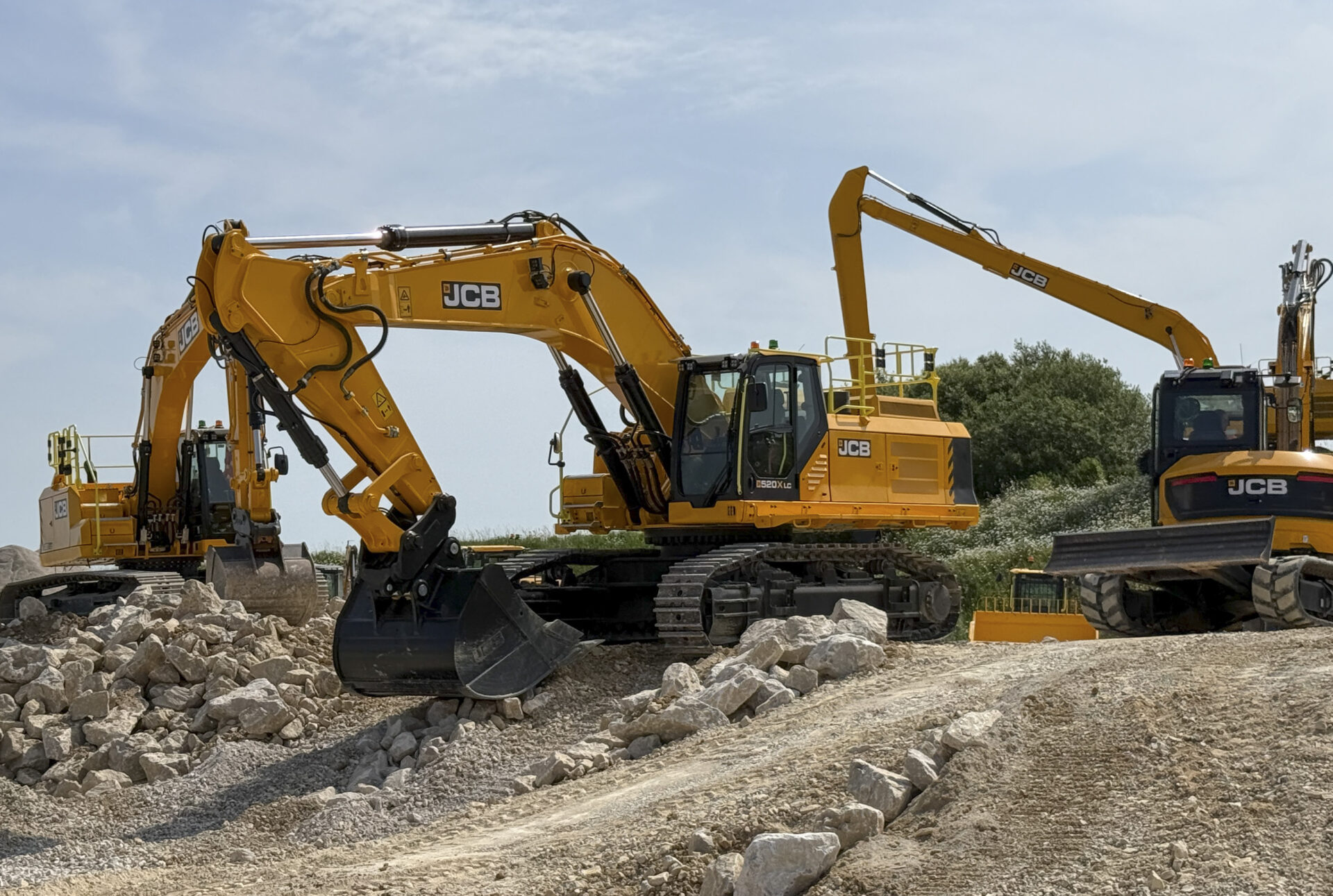 JCBs nye 520X ble et av de store trekkplastrene på Hillhead 2026. Med en driftsvekt på opptil 57 tonn er dette den største gravemaskinen produsenten noen gang har bygget. (Foto: Njål Hagen