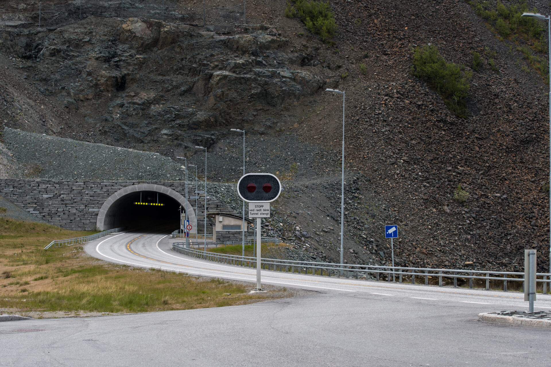 Kåfjordtunnelen i Alta ligger på strekningen som inngår i driftskontrakten som nå er ute i markedet. (Foto: Jarle Wæhler, Statens vegvesen)