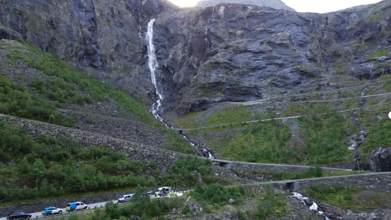 Overvåker steinsprang på Trollstigen