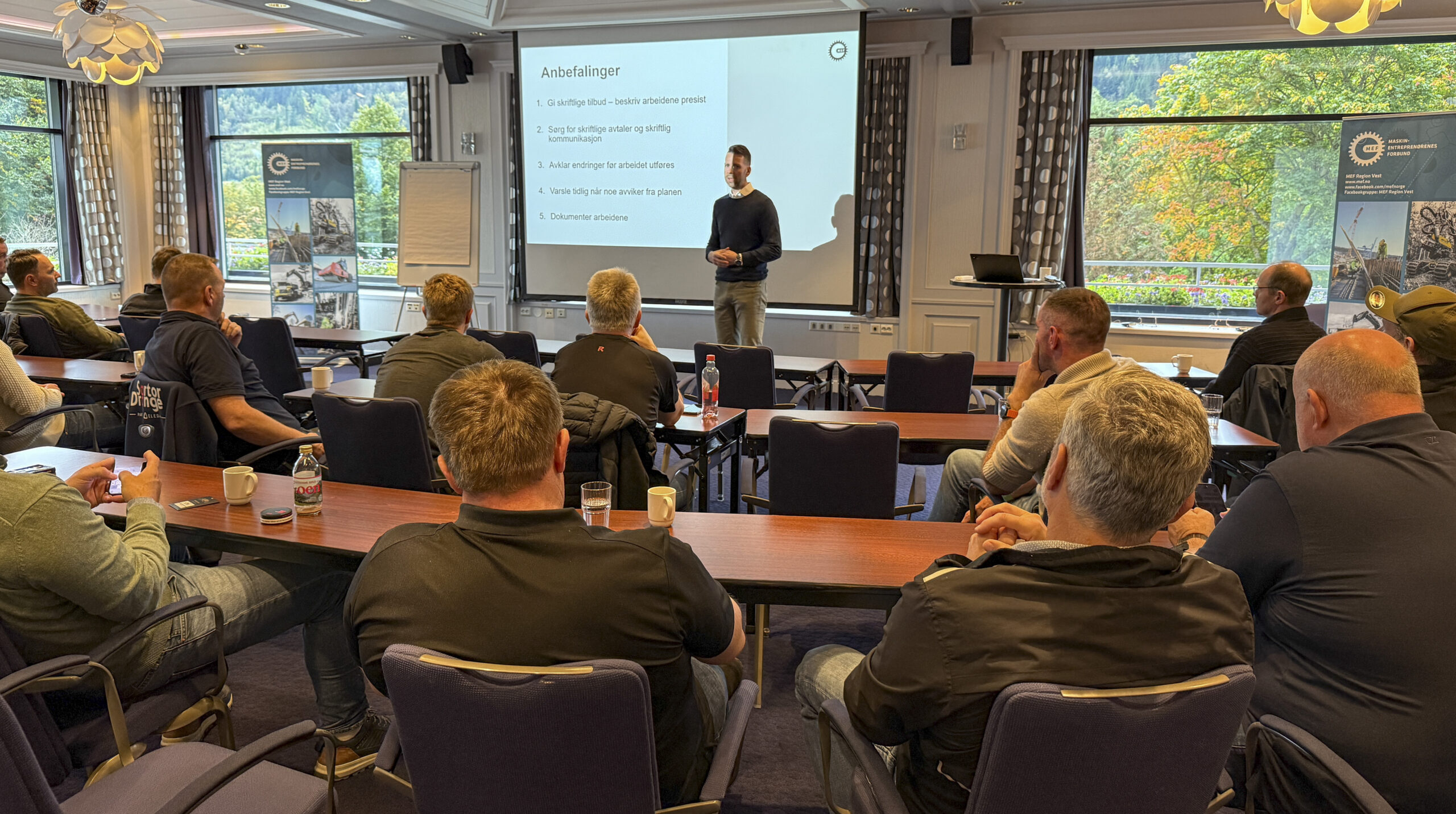 Det arrangeres flere fagseminarer i løpet av helgen. Her fra MEF-advokaten Håvard Almås’ seminar om «forbrukerentrepriser og hvordan få inn pengene fra kunder». (Foto: Njål Hagen)