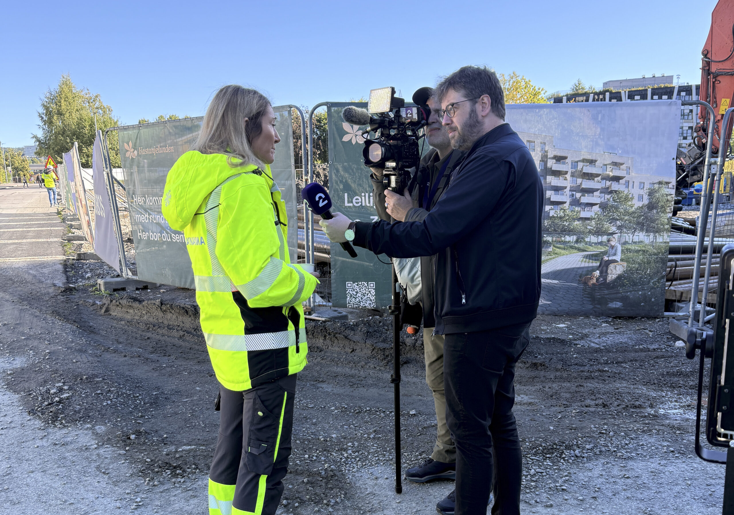 MEF-sjefen Julie Brodtkorb var også tilstede og måtte svare på et stort antall spørsmål fra pressen. (Foto: Njål Hagen)