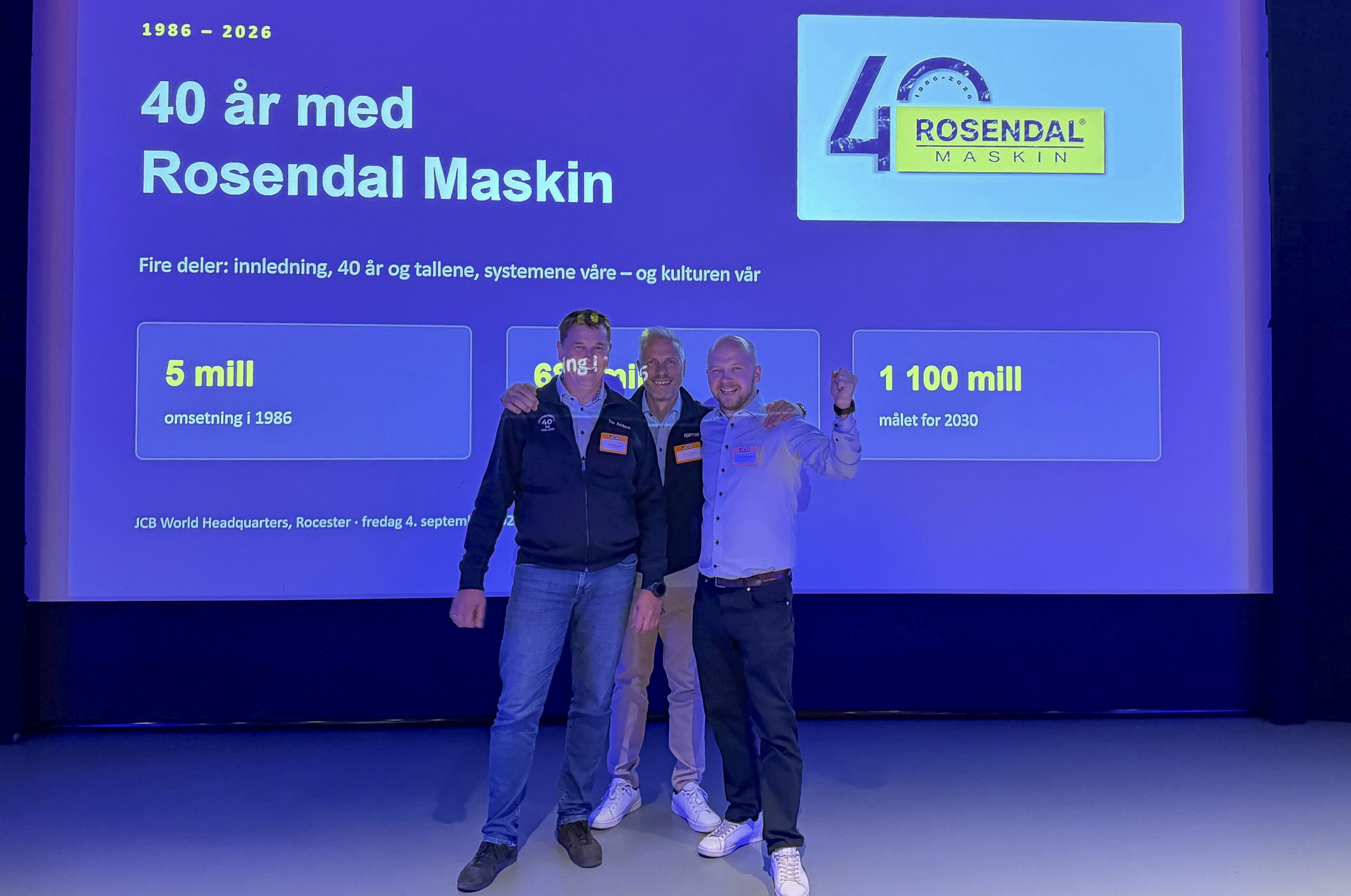 Fra venstre: daglig leder Tor Anders Høgaas, servicemarkedssjef Bjørnar Stenersen og forretningsutvikler Hans-Ola Frøshaug. (Foto: Rosendal Maskin)